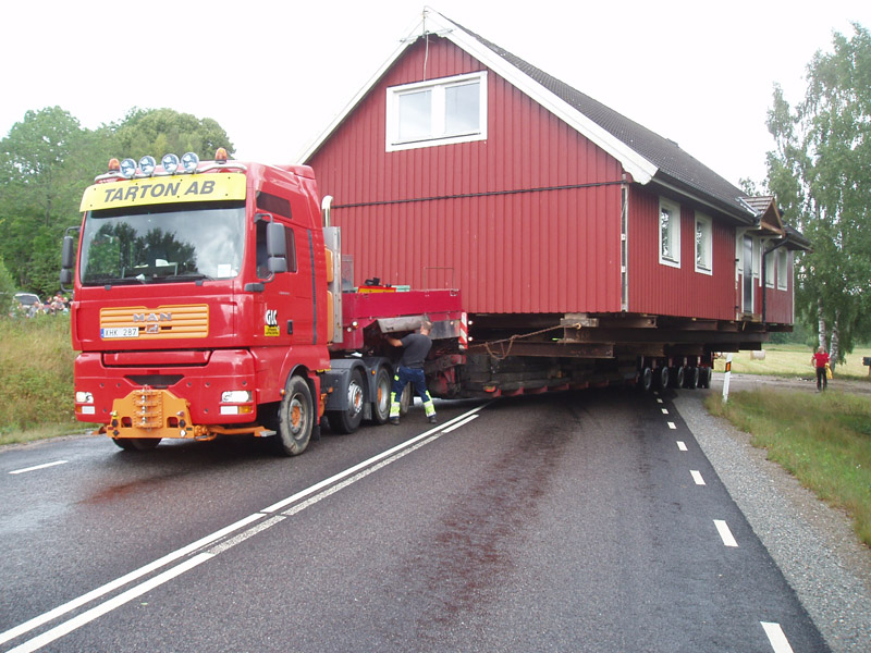 Flytta hus med lastbil