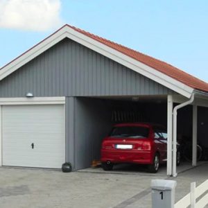 Garage med carport och förråd